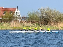 isala-damesvier-op-het-alkmaarse-wedstrijdwater-250